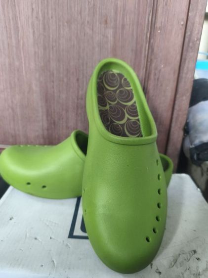 crocs w9