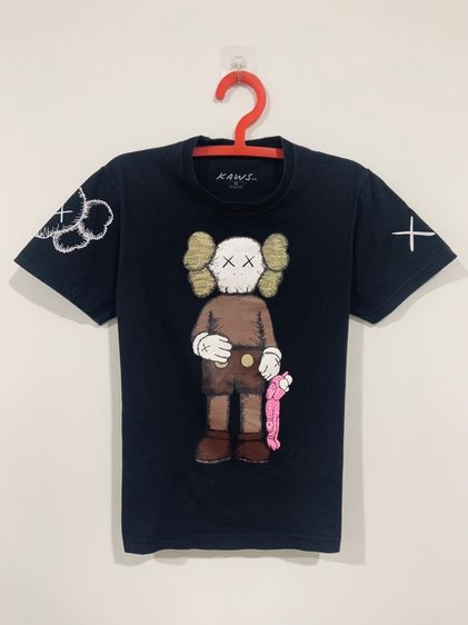 ดำ แขนสั้น อื่นๆ อื่นๆ เสื้อยืด KAWS แท้ 💯 size M ขนาดอก 20 ยาว 27 นิ้ว สภาพดีมาก ทรงสวย รายละเอียดดี เนื้อผ้าใส่สบายมาก หายากน่าสะสมครับ