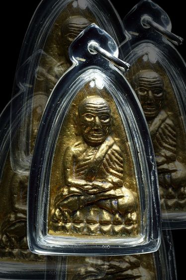 หลวงพ่อทวดวัดช้างให้หลังเตารีดเนื้อเปียกทองปี 2505 พร้อมเลี่ยมพลาสติก