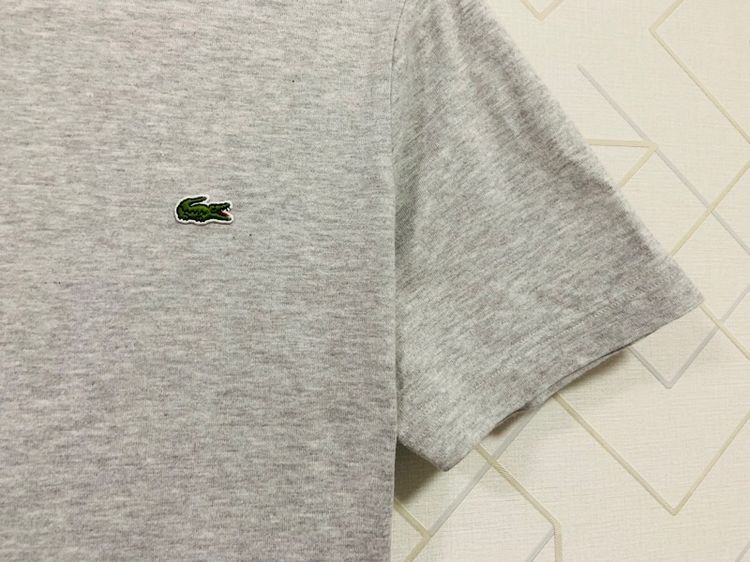 เสื้อยืด LACOSTE แท้ 💯 size 4 ขนาดอก 20.5 ยาว 27 นิ้ว สภาพดีมาก ทรงสวย เนื้อผ้าใส่สบายมาก หายากน่าสะสมครับ รูปที่ 3
