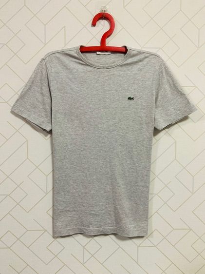 เทา อื่นๆ แขนสั้น อื่นๆ อื่นๆ เสื้อยืด LACOSTE แท้ 💯 size 4 ขนาดอก 20.5 ยาว 27 นิ้ว สภาพดีมาก ทรงสวย เนื้อผ้าใส่สบายมาก หายากน่าสะสมครับ