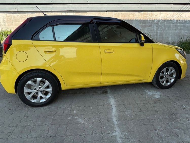 MG MG3 2019 1.5 C Sedan เบนซิน เกียร์อัตโนมัติ เหลือง รูปที่ 4