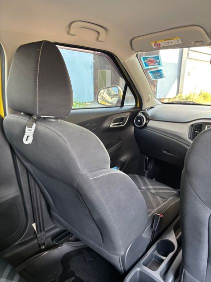 รถ MG MG3 1.5 C สี เหลือง