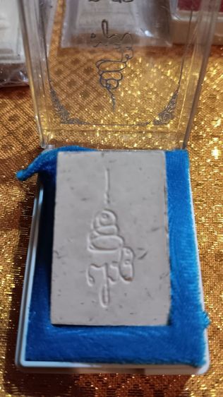 พระเครื่องของสะสมคุณพ่อ รูปที่ 2