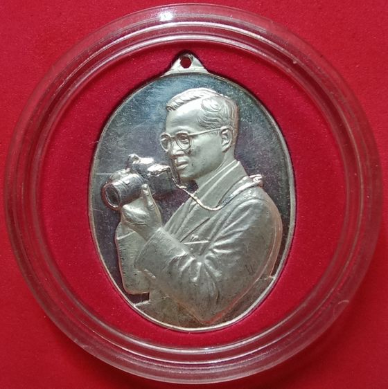 เหรียญในหลวงรัชกาลที่ 9 เนื้อเงินปัดเงา