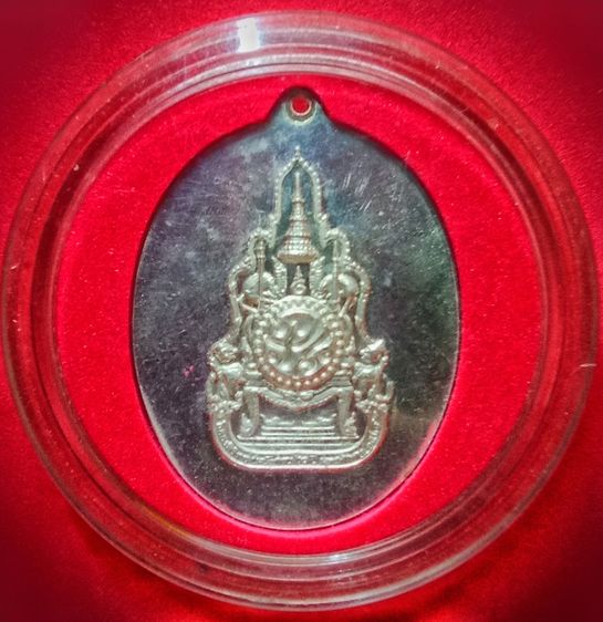 เหรียญในหลวงรัชกาลที่ 9 เนื้อเงินปัดเงา รูปที่ 2