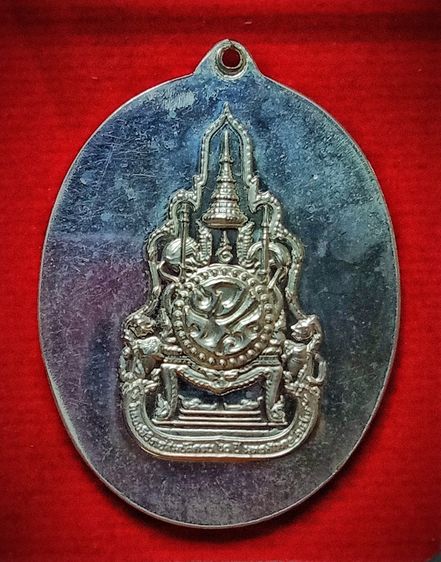 เหรียญในหลวงรัชกาลที่ 9 เนื้อเงินปัดเงา รูปที่ 4