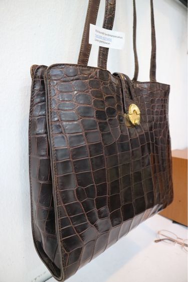 ไม่ระบุ น้ำตาล หนังแท้ กระเป๋าหนังจระเข้แท้ Made in Italy แบรนด์ Mauro Governa 8,500 บาท