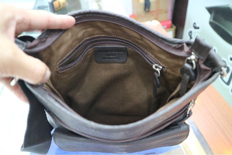กระเป๋าสะพายหนังเเท้ผู้ชาย Naviglio Grande made in italy 850 บาท รูปที่ 8