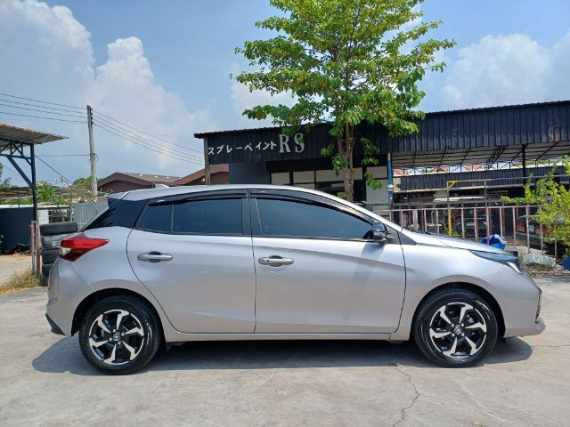 Toyota Yaris 2024 1.2 Premium S Sedan เบนซิน ไม่ติดแก๊ส เกียร์อัตโนมัติ เทา รูปที่ 4