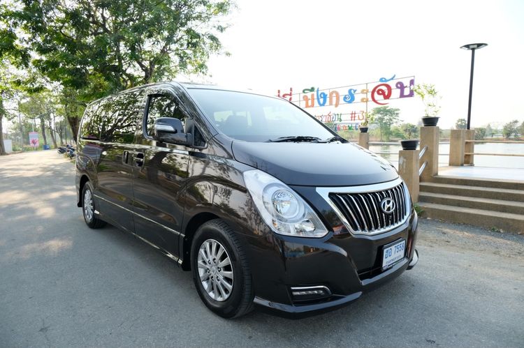 รถ Hyundai H-1 2.5 Deluxe สี น้ำตาล