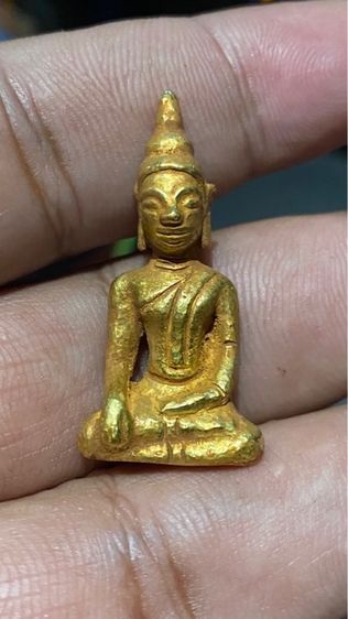 พระยอดธงเนื้อทองคำ