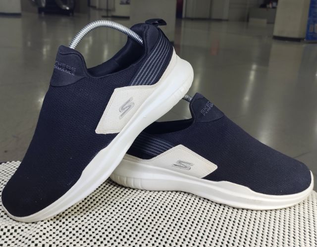 รองเท้า💥SKECHERS💥ของแท้‼️สวยๆ เดิมๆ พื้นนิ่ม เบา สภาพดี💥ไซร์ 41 รูปที่ 8