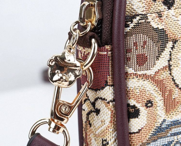 กระเป๋าสะพายข้างลายหมีสีขาวสายโซ่BA0121 รูปที่ 6