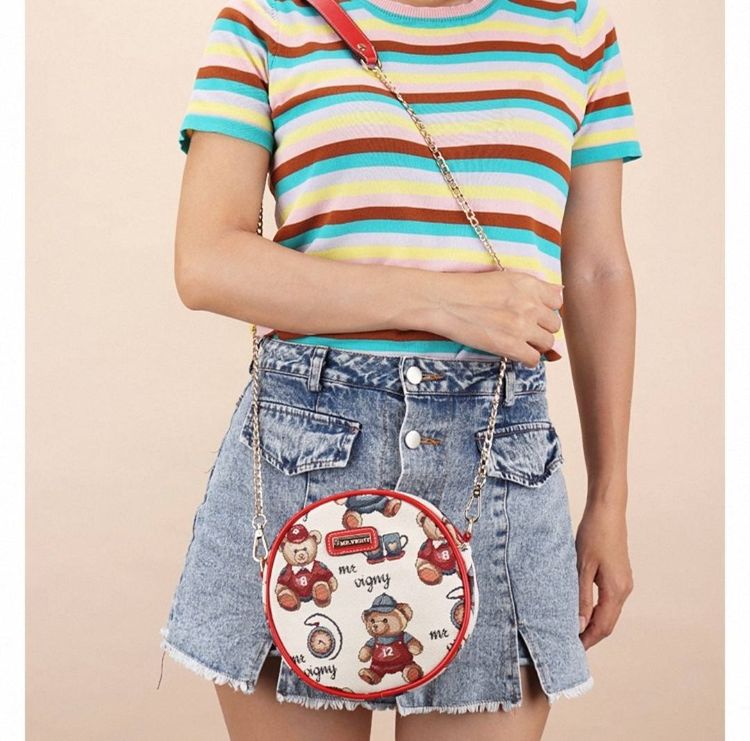 กระเป๋าสะพายข้างลายหมีสีขาวสายโซ่BA0121 รูปที่ 2