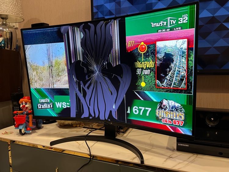 จอคอมแบบโค้ง 2 ตัว ยังทำงานได้ทั้งคู่ แต่จอแตก ขายเป็นอะไหล่ รูปที่ 2