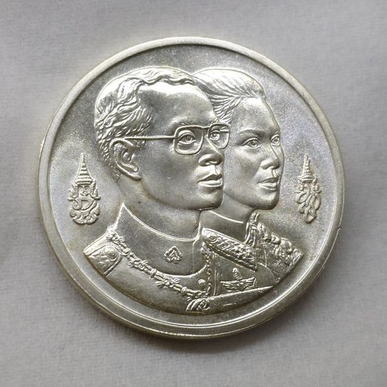 เหรียญพระมหาธาตุเจดีย์ ในหลวง-ราชินี ที่ระลึกมหามงคล 60 พรรษา ร9 เนื้อเงิน (กองทัพอากาศสร้าง) พ.ศ.2530 รูปที่ 3