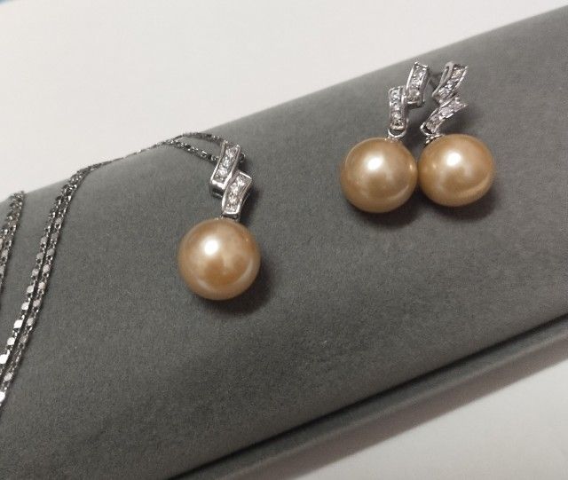 จิวเวอรี่ ชุดเซ็ทเครื่องประดับ ชุดจี้มุกและต่างหูมุกแท้