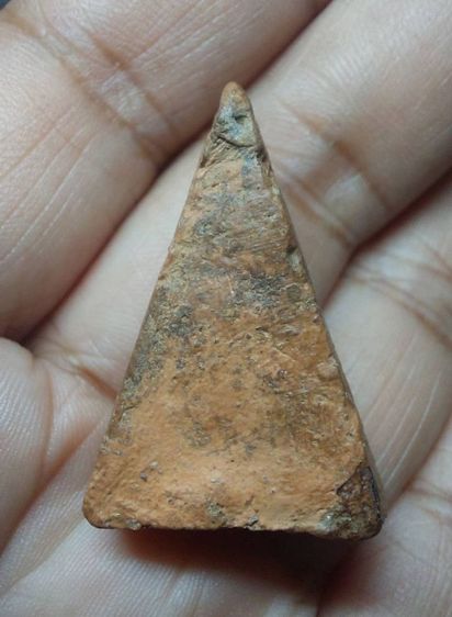 พระนางพญา พิมพ์เข่าโค้ง แห้งเก่า เนื้อจัด   รูปที่ 2