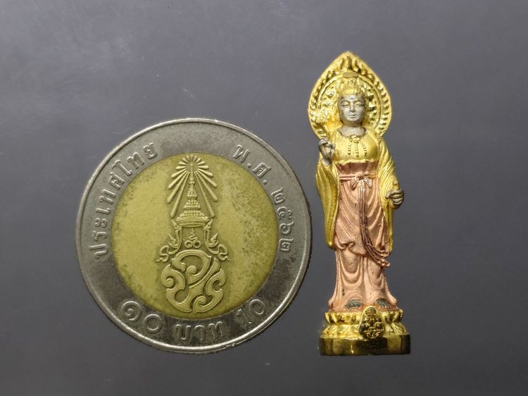 พระโพธิสัตว์อวโลกิเตศวร เจ้าแม่กวนอิม เนื้อเงินสามกษัตริย์ รุ่นฉลองปีกาญจนาภิเษก พิธีพุทธาภิเษก อ.หาดใหญ่ จ.สงขลา ปี2540 พร้อมกล่องเดิม รูปที่ 8