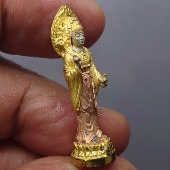 พระโพธิสัตว์อวโลกิเตศวร เจ้าแม่กวนอิม เนื้อเงินสามกษัตริย์ รุ่นฉลองปีกาญจนาภิเษก พิธีพุทธาภิเษก อ.หาดใหญ่ จ.สงขลา ปี2540 พร้อมกล่องเดิม รูปที่ 5