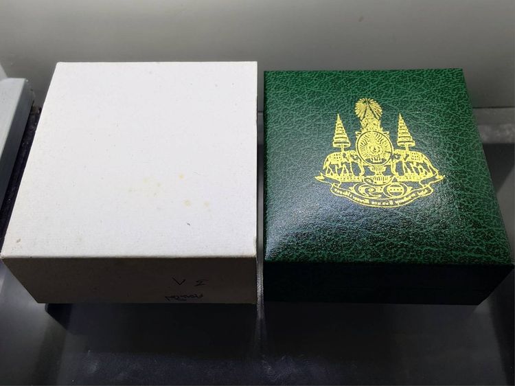 พระโพธิสัตว์อวโลกิเตศวร เจ้าแม่กวนอิม เนื้อเงินสามกษัตริย์ รุ่นฉลองปีกาญจนาภิเษก พิธีพุทธาภิเษก อ.หาดใหญ่ จ.สงขลา ปี2540 พร้อมกล่องเดิม รูปที่ 9