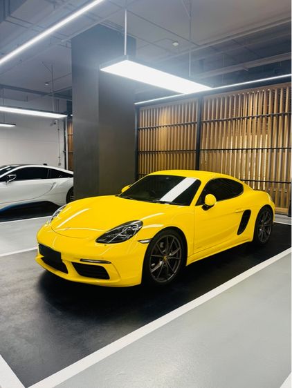 รถ Porsche 718 2.0 Cayman สี เหลือง