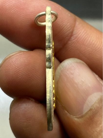 เหรียญหลวงปู่เอี่ยมยันต์สร่หน้ากากทอง พร้อมกล่อง รูปที่ 3