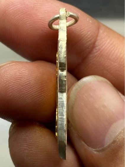 เหรียญหลวงปู่เอี่ยมยันต์สร่หน้ากากทอง พร้อมกล่อง รูปที่ 4