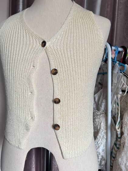 เสื้อกล้ามผ้านิตสีครีมอ่อนค่อนขาว รูปที่ 4