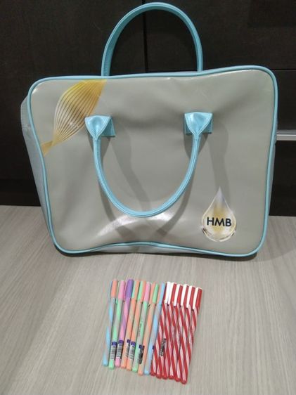 กระเป๋าใส่เอกสาร โน๊ตบุ๊ค และปากกา