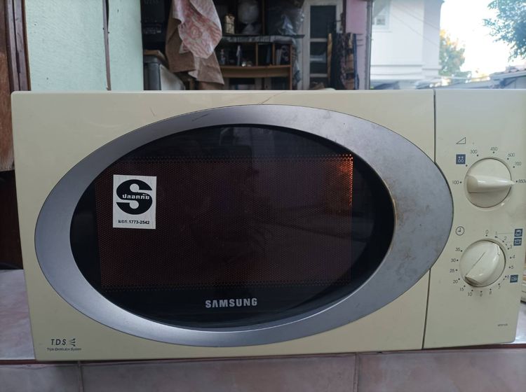 ไมโครเวฟ 23 ลิตร SAMSUNG รุ่น m181gn ใช้งานง่าย มีปุ่มบอกประเภทที่ใช้กับอาหารแต่ละชนิด สภาพดี ด้านในทำสี(ทนความร้อน)ให้ใหม่ ขายเพียง 490 บาท
