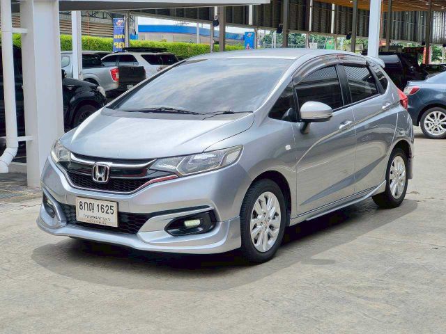 รถ Honda Jazz 1.5 V สี เทา
