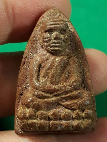 หลวงปู่ทวดเนื้อว่าน วัดช้างให้ จังหวัดปัตตานี