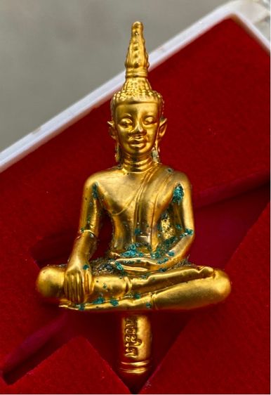 พระยอดธงหลวงพ่อพระใส รุ่นบารมีพ่อ เนื้อโลหะชุบทอง  ปี 2552 วัดโพธิ์ชัย จ.หนองคาย พร้อมกล่องเดิมวัด