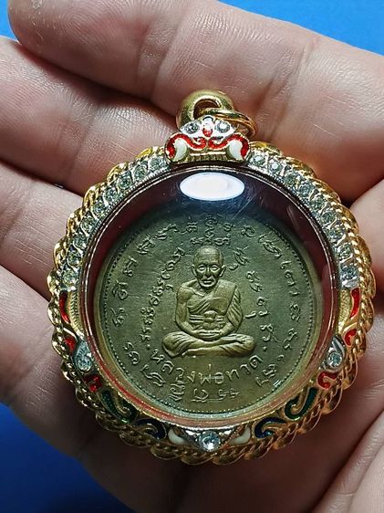 เหรียญสองอาจารย์ หลวงปู่ทวด หลัง สมเด็จโต วัดปราสาทบุญญาวาส รุ่นแรก ปี2506 เนื้อฝาบาตร สภาพสวยมาก พิธีใหญ่ 108 คณาจารย์ปลุกเสก น่าใช้มากครับ รูปที่ 7