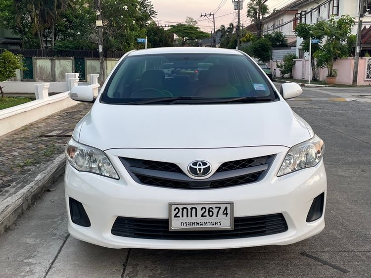 รถ Toyota Altis 1.8 E สี ขาว