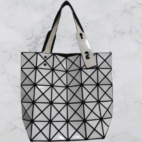 กระเป๋าเบาเบาสีขาว