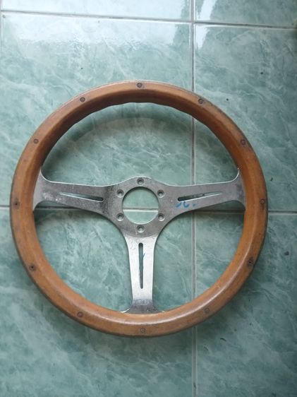 พวงมาลัยแท้