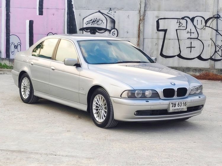 รถ BMW Series 5 523i สี เทา