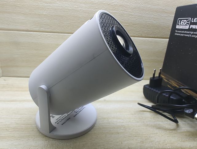 สุดคุ้มLEDโปรเจคเตอร์พกพาYK200 ปรับหมุนได้180องศาประหยัดไฟมาก เสียงเงียบ สภาพใหม่มากอุปกรณ์ครบ 400พอ รูปที่ 10