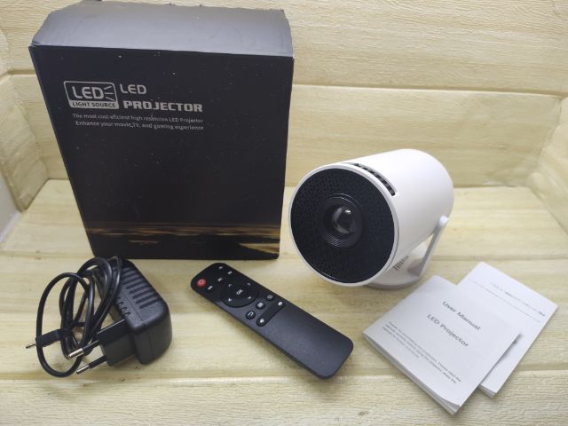 สุดคุ้มLEDโปรเจคเตอร์พกพาYK200 ปรับหมุนได้180องศาประหยัดไฟมาก เสียงเงียบ สภาพใหม่มากอุปกรณ์ครบ 400พอ