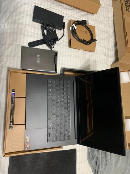 อื่นๆ วินโดว์ อื่นๆ HDMI ใช่ 2025 Razer Blade 14 Gaming Laptop NVIDIA GeForce RTX 5070 AMD Ryzen AI 9 365 like new