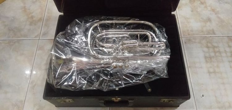 ยังงัยก็ได้ถ้ามันทำให้คุณพอใจ M.French Horns ยี่ห้อ Conn (USA) รุ่น 134B