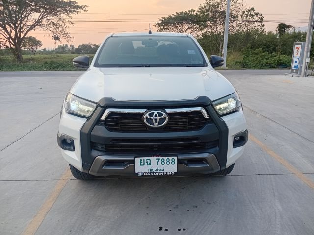 รถ Toyota Hilux Revo Smart Cab Prerunner 2x4 2.4 Rocco สี ขาว