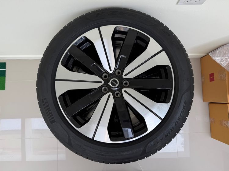แม็กนีเซียมอัลลอย อื่นๆ แม็กพร้อมยางขอบ 19” ถอดจาก Volvo C40 จากศูนย์