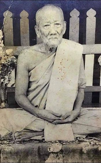 เหรียญหลวงพ่อเเก้ว วัดสามเรือน ปี2494 รุ่นเเรก จ.อยุธยา สภาพสวยคมมาก พระเจ้าของเดิมใช้ห้อยคออยู่ เลี่ยมอยู่ในตลับเงินเก่า ดูเข้มขลังดีครับ รูปที่ 11