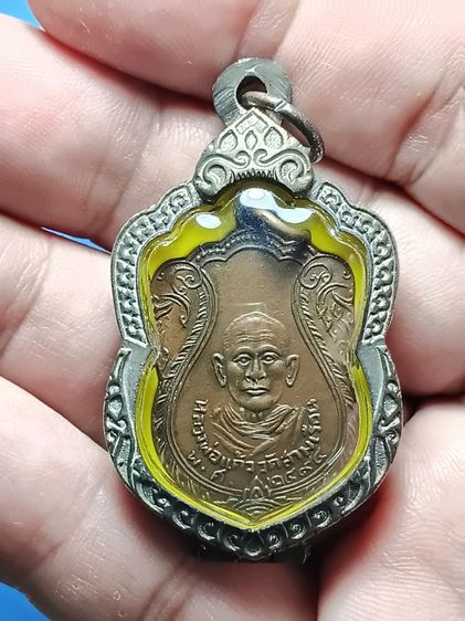 เหรียญหลวงพ่อเเก้ว วัดสามเรือน ปี2494 รุ่นเเรก จ.อยุธยา สภาพสวยคมมาก พระเจ้าของเดิมใช้ห้อยคออยู่ เลี่ยมอยู่ในตลับเงินเก่า ดูเข้มขลังดีครับ รูปที่ 7