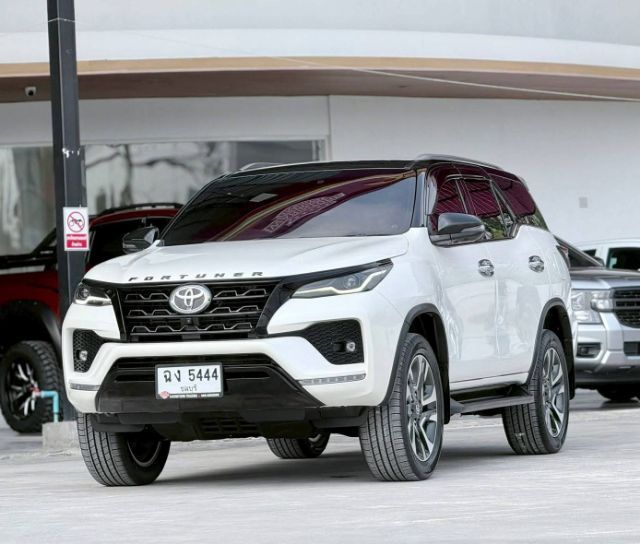 Toyota Fortuner 2022 2.4 Commander ดีเซล เกียร์อัตโนมัติ ขาว