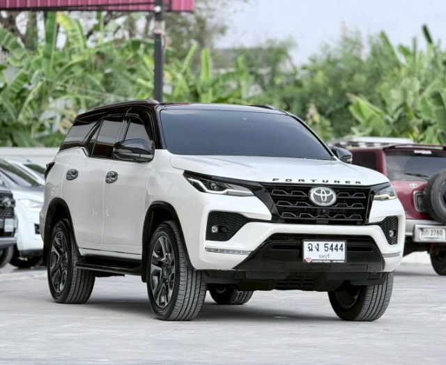 Toyota Fortuner 2022 2.4 Commander ดีเซล เกียร์อัตโนมัติ ขาว รูปที่ 4